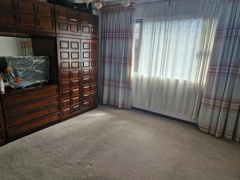 6 Bedroom Property for Sale in Cravenby Western Cape